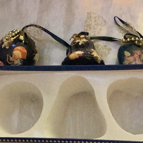 😇NWT Gorgeous Set of 3 Decoupage Assorted Angel Ornaments in Box 😇 - Picture 6 of 8